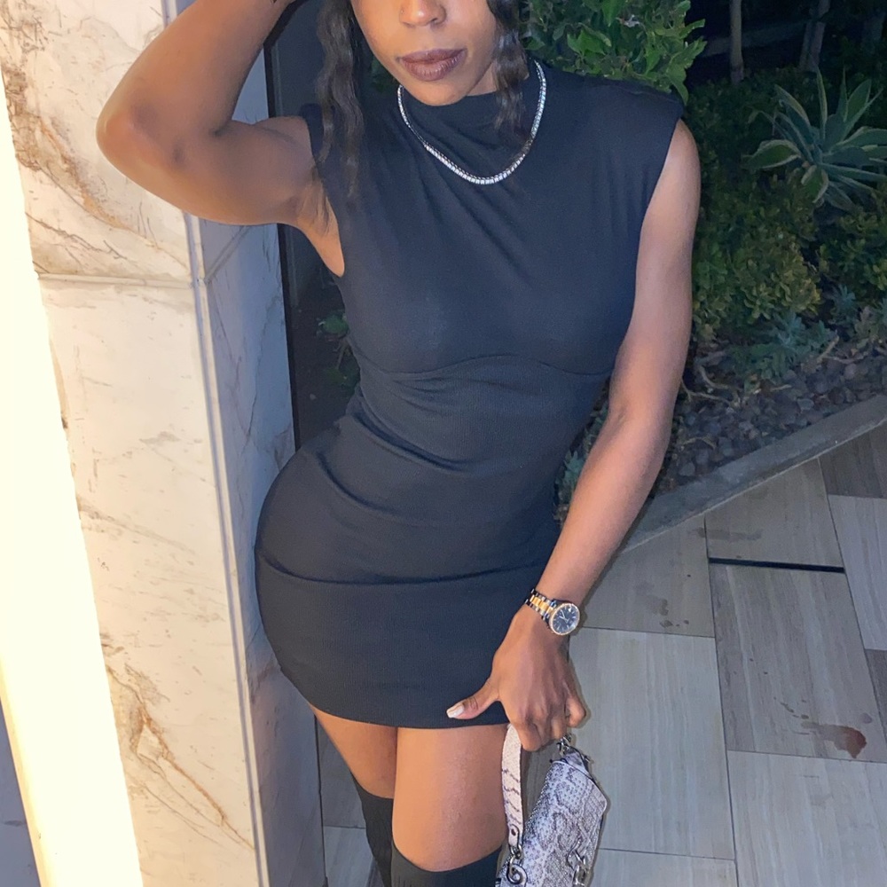 PLT BLACK BODYCON WITH SHOULDER PADS